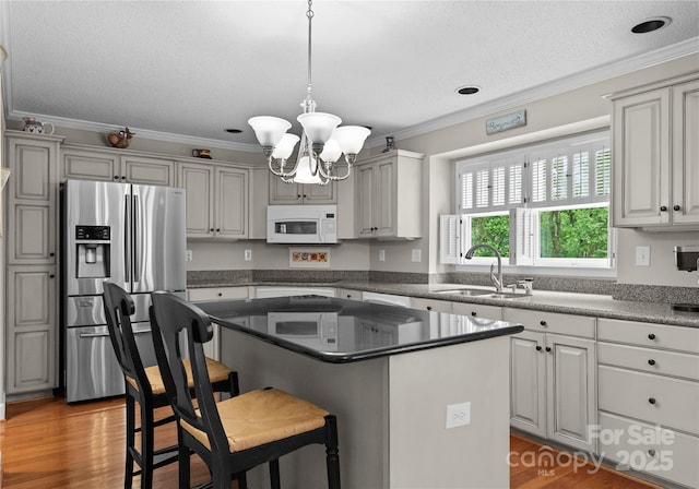 4101 Fairway Downs Ct Unit 9, Charlotte, NC 28277 - kitchen with stainless steel fridge with ice dispenser, white microwave, a sink, a chandelier, and ornamental molding