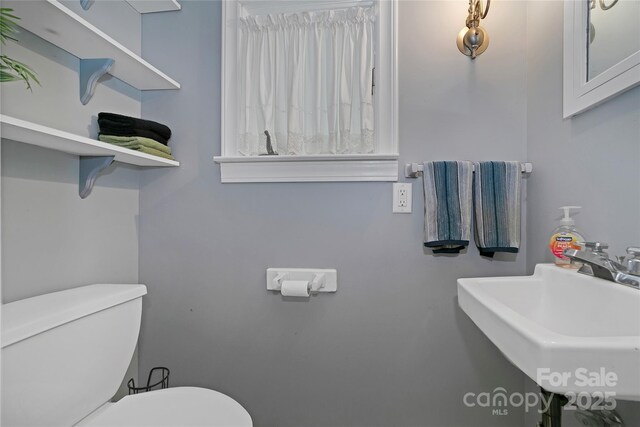 168 River Ridge Rd, Brevard, NC 28712 - bathroom with toilet and a sink