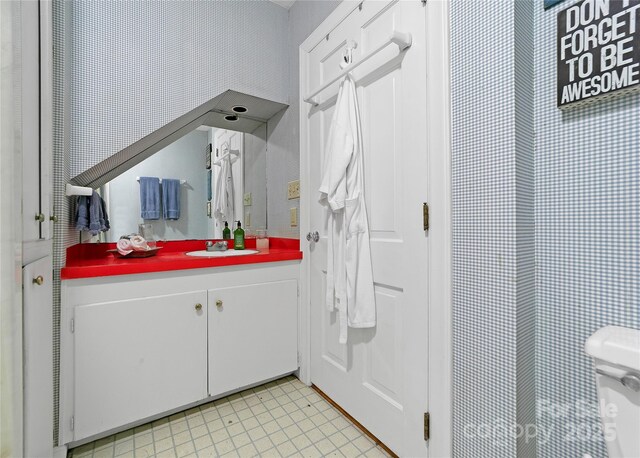 168 River Ridge Rd, Brevard, NC 28712 - bathroom featuring vanity and wallpapered walls