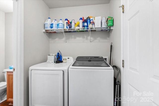 laundry room with washing machine and clothes dryer