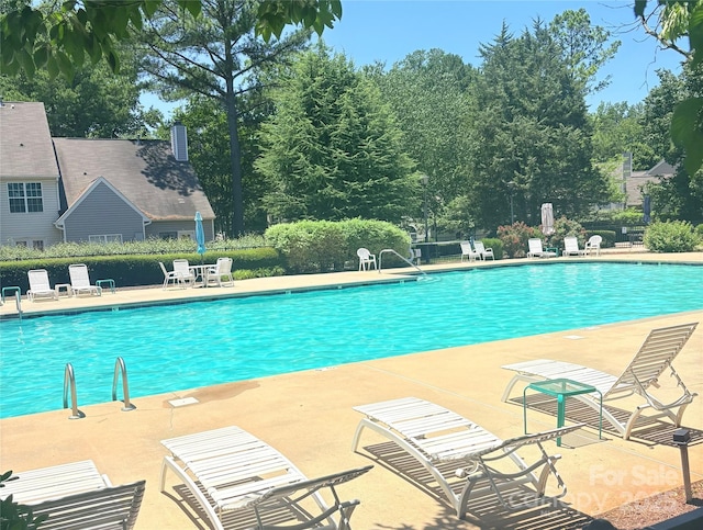 4467 Antelope Ln, Charlotte, NC 28269 - community pool featuring a patio area