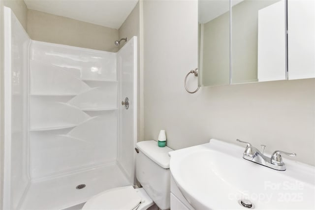 9464 Lexington Cir Unit B, Charlotte, NC 28213 - full bath featuring vanity, a shower, and toilet