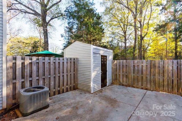 9464 Lexington Cir Unit B, Charlotte, NC 28213 - fenced backyard with central air condition unit and a patio