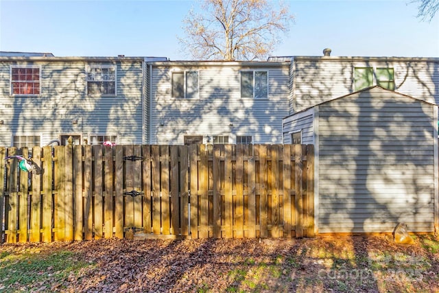 9464 Lexington Cir Unit B, Charlotte, NC 28213 - view of side of property