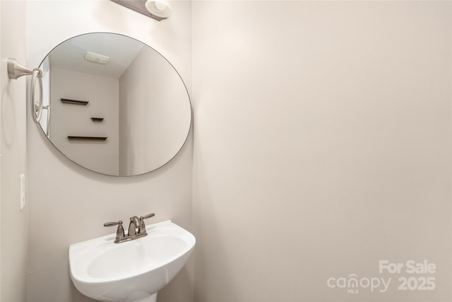 4352 Haddington Dr, Fort Mill, SC 29707 - bathroom featuring a sink