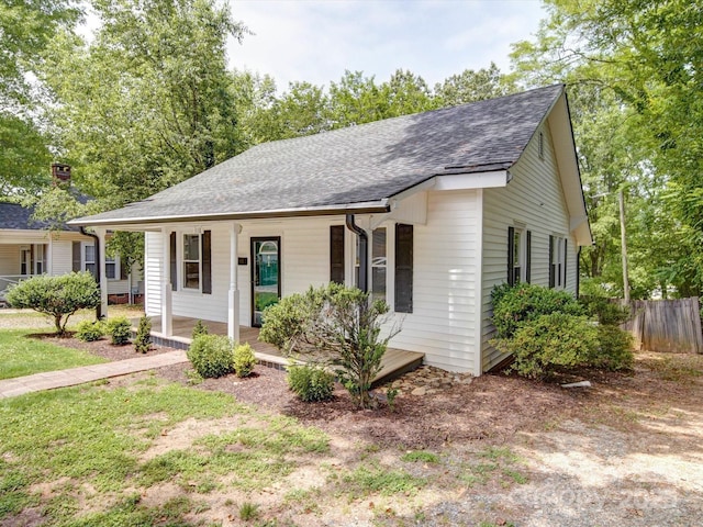 318 Chestnut Ave, Kannapolis, NC 28081 - ranch-style house featuring a porch and roof with shingles