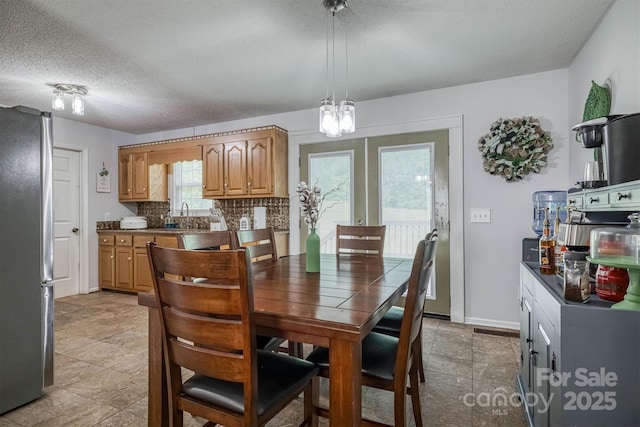 905 Severt Cir, Lenoir, NC 28645 - dining area featuring a textured ceiling and baseboards