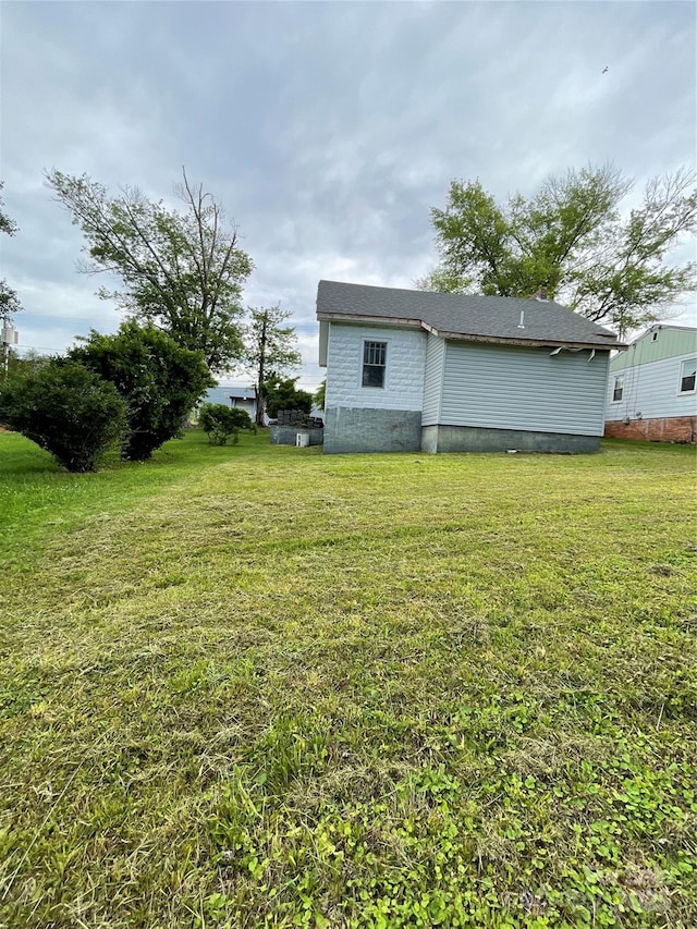 836 Mccreary St, Winston Salem, NC 27105 - view of green lawn