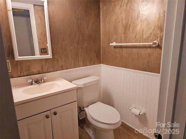7608 Surreywood Pl, Charlotte, NC 28270 - half bathroom with vanity, toilet, a wainscoted wall, and tile patterned flooring