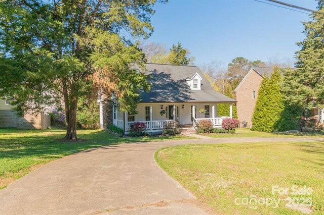 3921 Bon Rea Dr, Charlotte, NC 28226 - new england style home with a porch, curved driveway, and a front yard