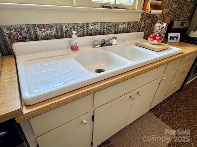 4689 Lakeview Acres Rd, Valdese, NC 28690 - bathroom featuring vanity and wallpapered walls