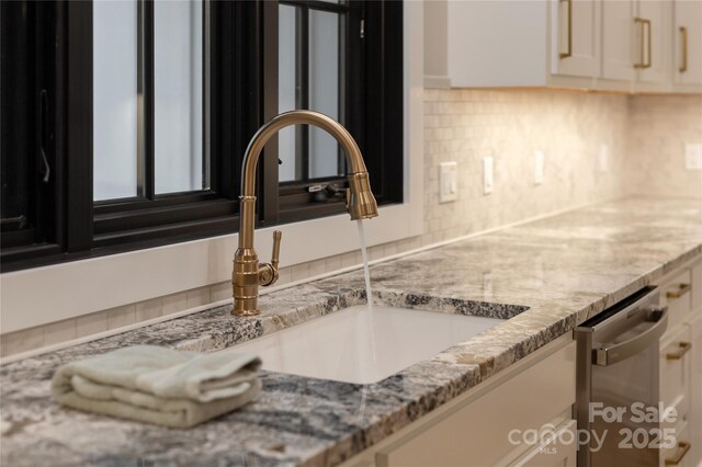 467 Dale Rd, Spruce Pine, NC 28777 - detailed view of a sink, decorative backsplash, and dishwasher