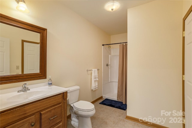268 Trappers Run Dr, Burnsville, NC 28714 - full bath featuring vanity, toilet, a shower with curtain, tile patterned floors, and baseboards