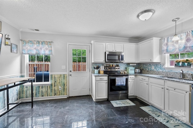 641 Saratoga Dr, Clover, SC 29710 - kitchen featuring appliances with stainless steel finishes, a sink, ornamental molding, a textured ceiling, and white cabinetry