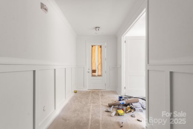 4315 Palm Dr, Denver, NC 28037 - corridor featuring a decorative wall and wainscoting