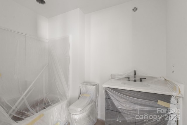 4315 Palm Dr, Denver, NC 28037 - bathroom featuring vanity and toilet