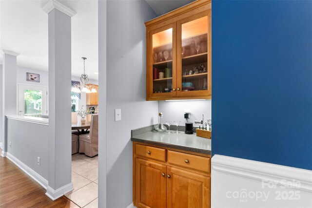 6300 Latta Springs Cir, Huntersville, NC 28078 - indoor wet bar featuring a chandelier and baseboards
