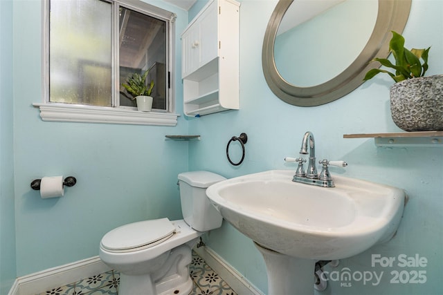 7015 Lavern St, Charlotte, NC 28215 - half bath featuring baseboards and toilet