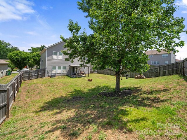 10426 Kempsford Dr, Charlotte, NC 28262 - view of yard