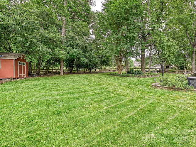 2911 Butter Churn Ln, Matthews, NC 28105 - view of yard