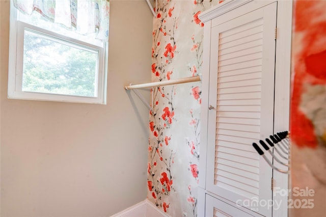 611 E Marion St, Shelby, NC 28150 - bathroom with baseboards