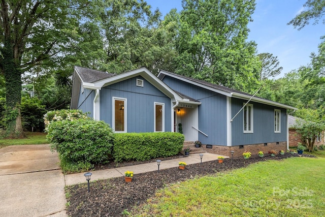 13446 Idlefield Ln, Matthews, NC 28105 - ranch-style home featuring crawl space and a front lawn