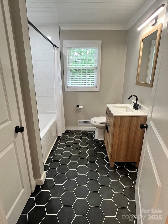 800 Charles Rd, Shelby, NC 28150 - bathroom featuring vanity, crown molding, toilet, and shower / bath combo