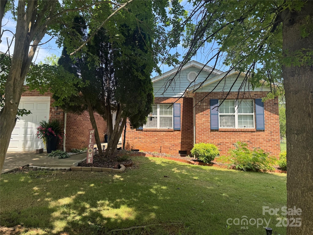 2104 2nd Ave NW, Hickory, NC 28601 - view of front of house featuring brick siding, a front lawn, and an attached garage