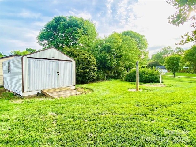 1515 Fairway Acres Rd, Lenoir, NC 28645 - view of grassy yard with a storage unit