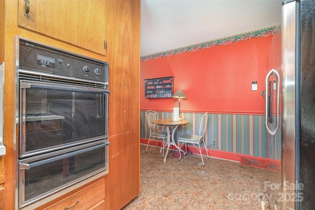 3526 Craig Ave, Charlotte, NC 28211 - kitchen with freestanding refrigerator and a warming drawer