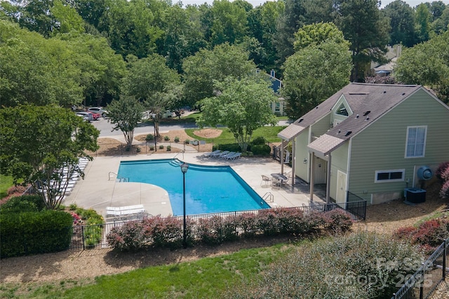 9006 Four Mile Creek Rd, Charlotte, NC 28277 - community pool featuring a patio and central AC