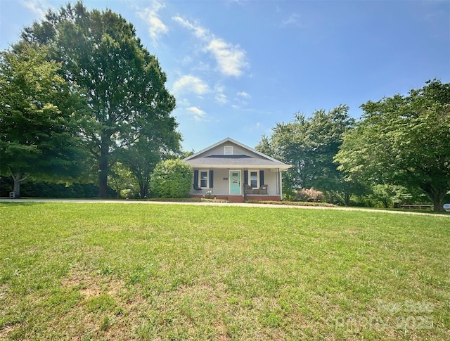 329 Highland Dr, Lincolnton, NC 28092 - view of front facade with a porch and a front lawn