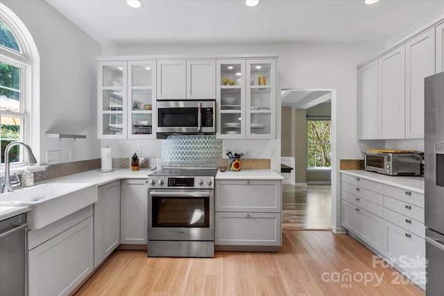 16018 Hollingbourne Rd, Huntersville, NC 28078 - kitchen featuring stainless steel appliances, gray cabinetry, a sink, recessed lighting, and light wood finished floors