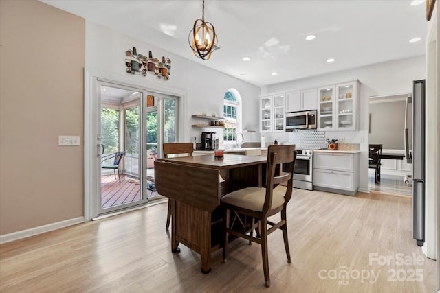 16018 Hollingbourne Rd, Huntersville, NC 28078 - dining space featuring plenty of natural light, light wood finished floors, a chandelier, recessed lighting, and baseboards