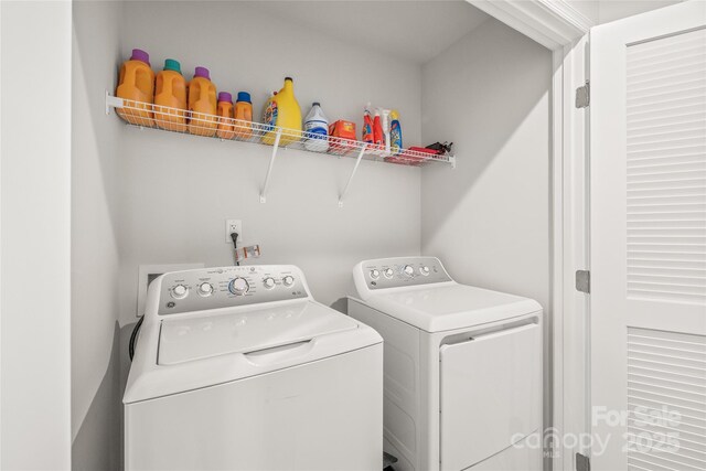 5023 Daybell St, Charlotte, NC 28214 - laundry area with independent washer and dryer