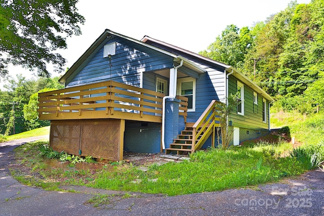 102 Lake Dr, Hickory, NC 28601 - view of front of home with a deck and stairs