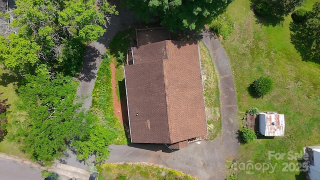 102 Lake Dr, Hickory, NC 28601 - aerial view of property and surrounding area