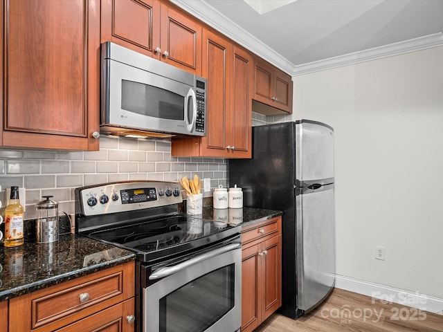 300 W 5th St Unit 433, Charlotte, NC 28202 - kitchen featuring appliances with stainless steel finishes, crown molding, tasteful backsplash, light wood finished floors, and dark stone countertops