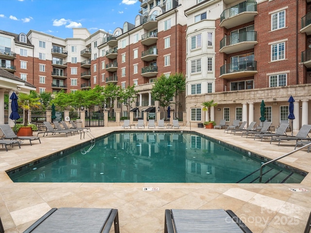 300 W 5th St Unit 433, Charlotte, NC 28202 - community pool with a patio