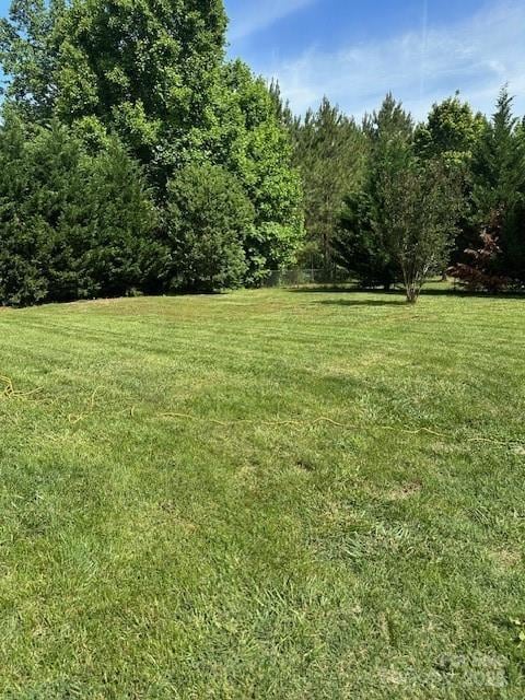 667 Blossom Hill Rd, Lincolnton, NC 28092 - view of green lawn