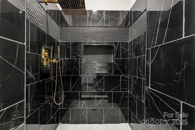520 Hickory Ave, Hudson, NC 28638 - full bath featuring tiled shower