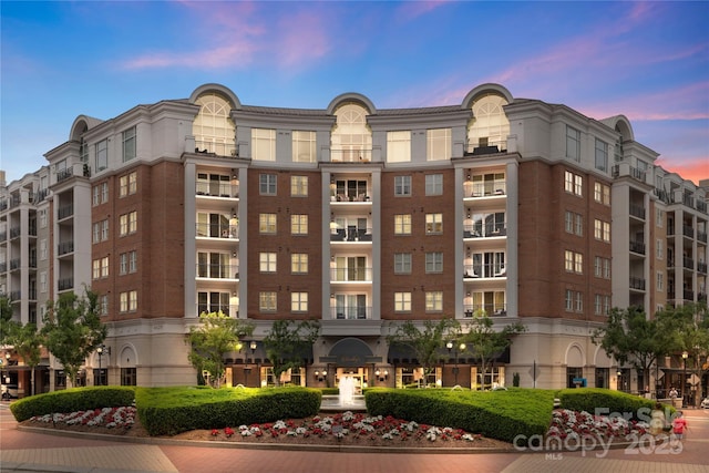 4620 Piedmont Row Dr Unit 308, Charlotte, NC 28210 - view of property at dusk
