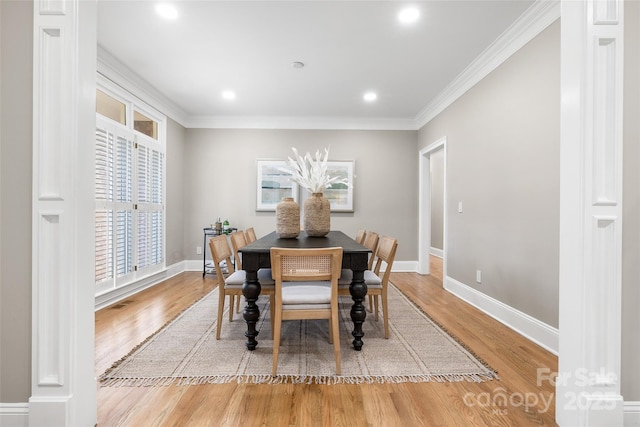 9219 Whispering Wind Dr, Charlotte, NC 28277 - dining area with crown molding, light wood-type flooring, baseboards, and recessed lighting