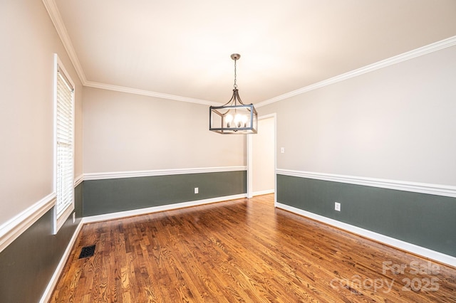 2728 Touchstone Cir, Newton, NC 28658 - unfurnished room with a chandelier, wood finished floors, baseboards, crown molding, and plenty of natural light