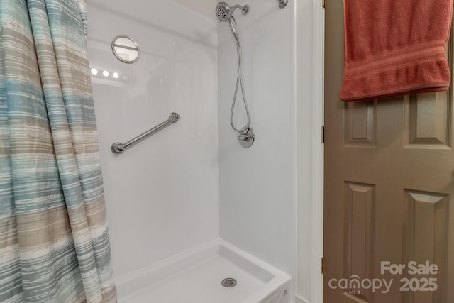 619 Beaverdam Rd, Asheville, NC 28804 - bathroom featuring curtained shower