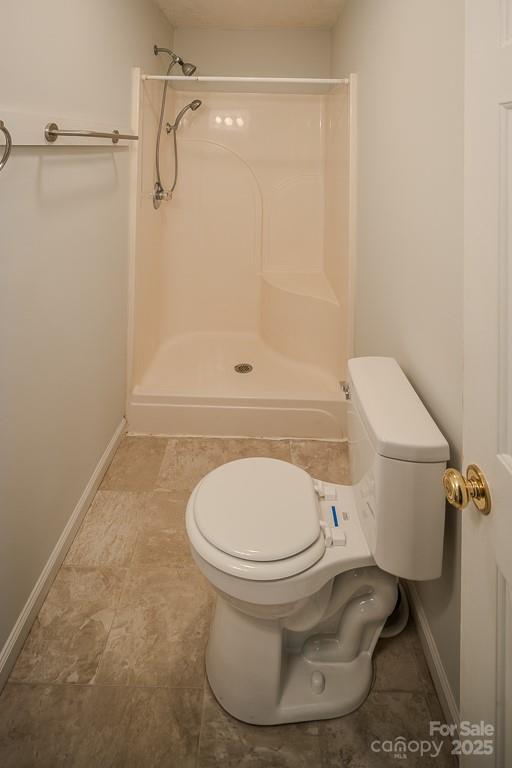680 Timberlane Dr, Boone, NC 28607 - full bath featuring toilet, baseboards, and a shower