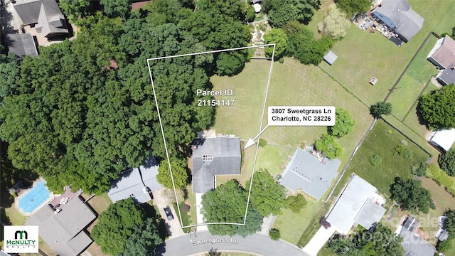 3807 Sweetgrass Ln, Charlotte, NC 28226 - aerial view of property and surrounding area with property boundaries highlighted