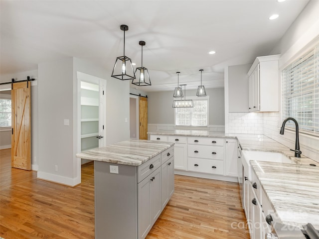 330 Balsam Rd, Hendersonville, NC 28792 - kitchen featuring a barn door, a sink, plenty of natural light, a peninsula, and recessed lighting