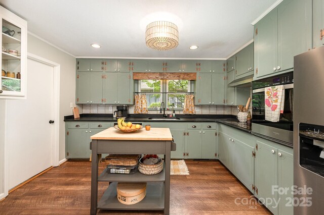418 Melody Ln, Shelby, NC 28152 - kitchen featuring a sink, appliances with stainless steel finishes, decorative backsplash, ornamental molding, and dark wood-style floors
