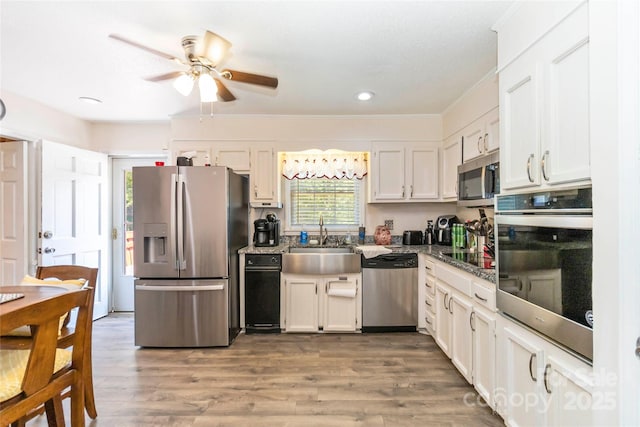 1104 Colony Ct, Gastonia, NC 28056 - kitchen with appliances with stainless steel finishes, a sink, a ceiling fan, recessed lighting, and light wood-type flooring
